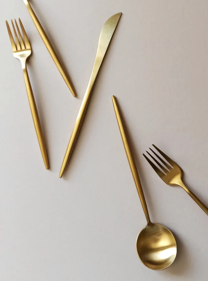 Gold cutlery set